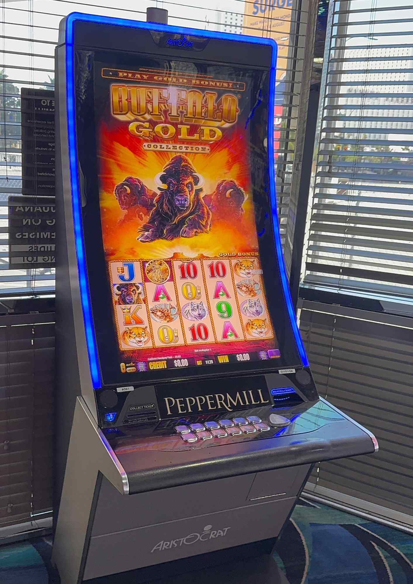 Peppermill Las Vegas – machine à sous Buffalo Gold près de l’entrée