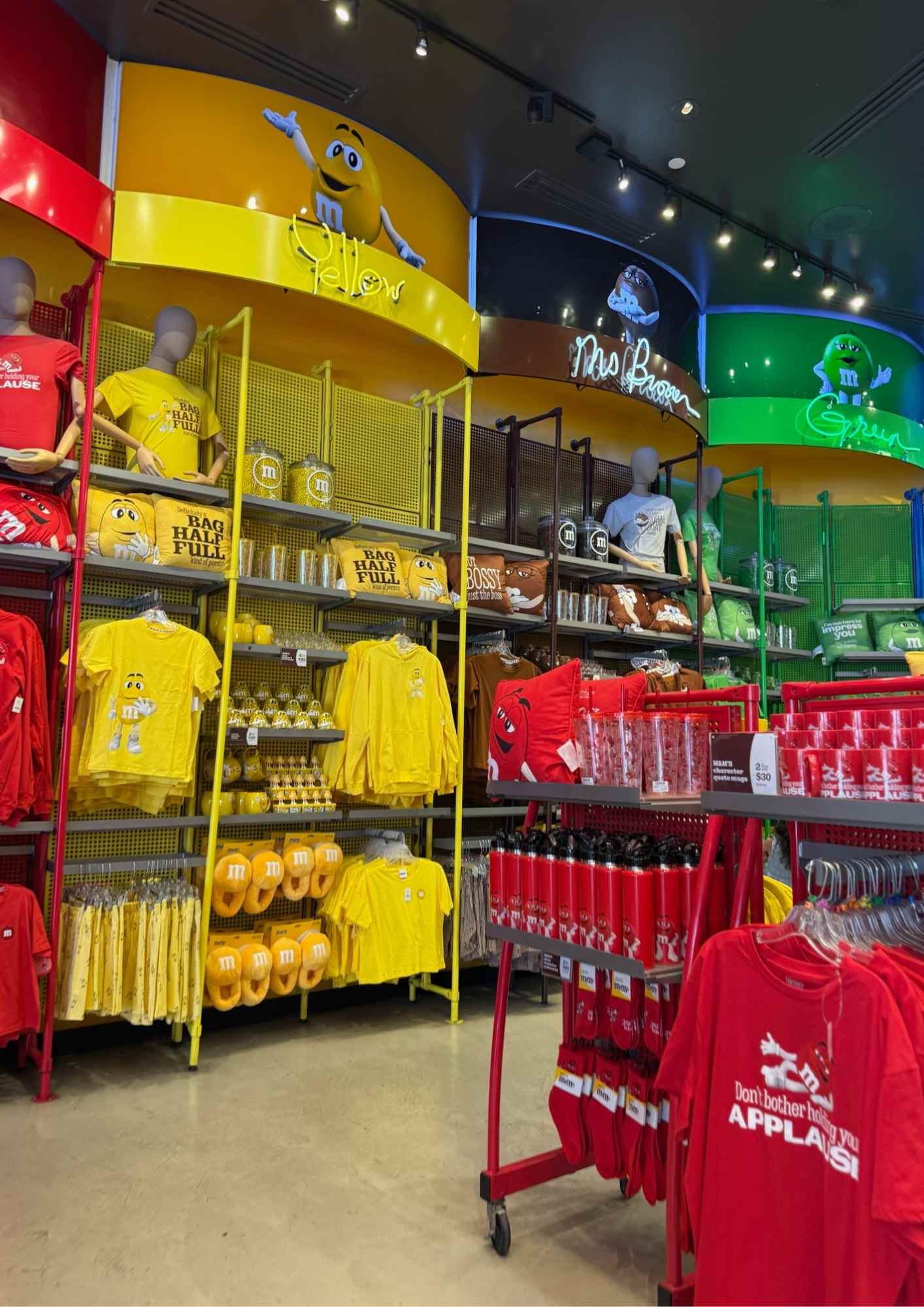 Rayon merchandising par couleur avec zones Yellow, Brown et Green
