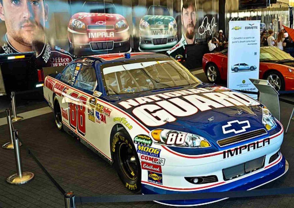 Voiture NASCAR #88 de Dale Earnhardt Jr. exposée au Las Vegas Motor Speedway (2011)