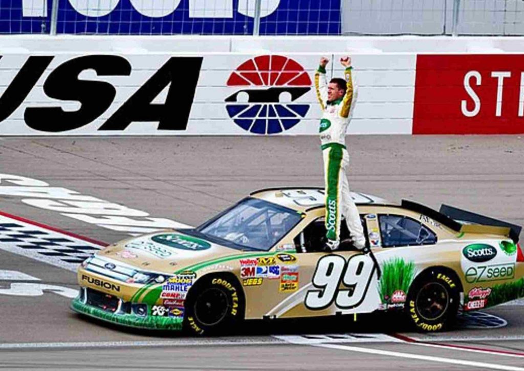 Carl Edwards célèbre sa victoire au Las Vegas Motor Speedway en 2011