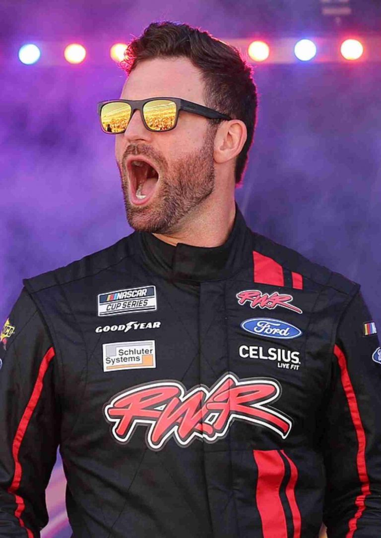 Corey LaJoie, pilote de NASCAR, lors des présentations au Las Vegas Motor Speedway (2024)