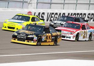 Voitures NASCAR en course au Las Vegas Motor Speedway