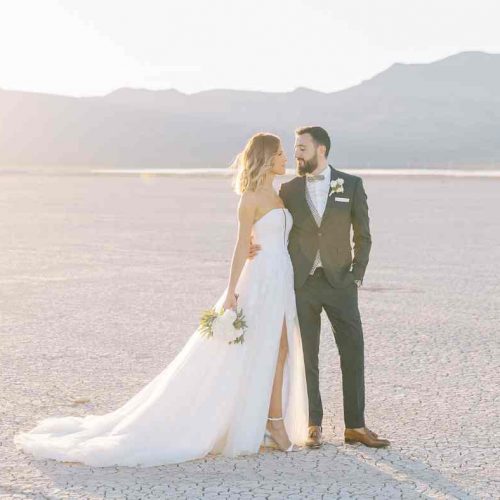 Couple de mariés au Dry Lake Bed, Nevada